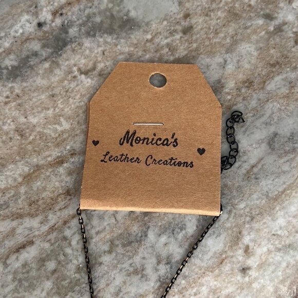 Hair on hide rectangle cow print leather necklace - Picture 3 of 8